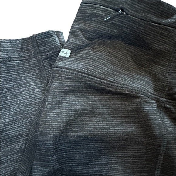 Mondetta athletic pants in a size XS. Back zipper pocket, good condition - Picture 2 of 4